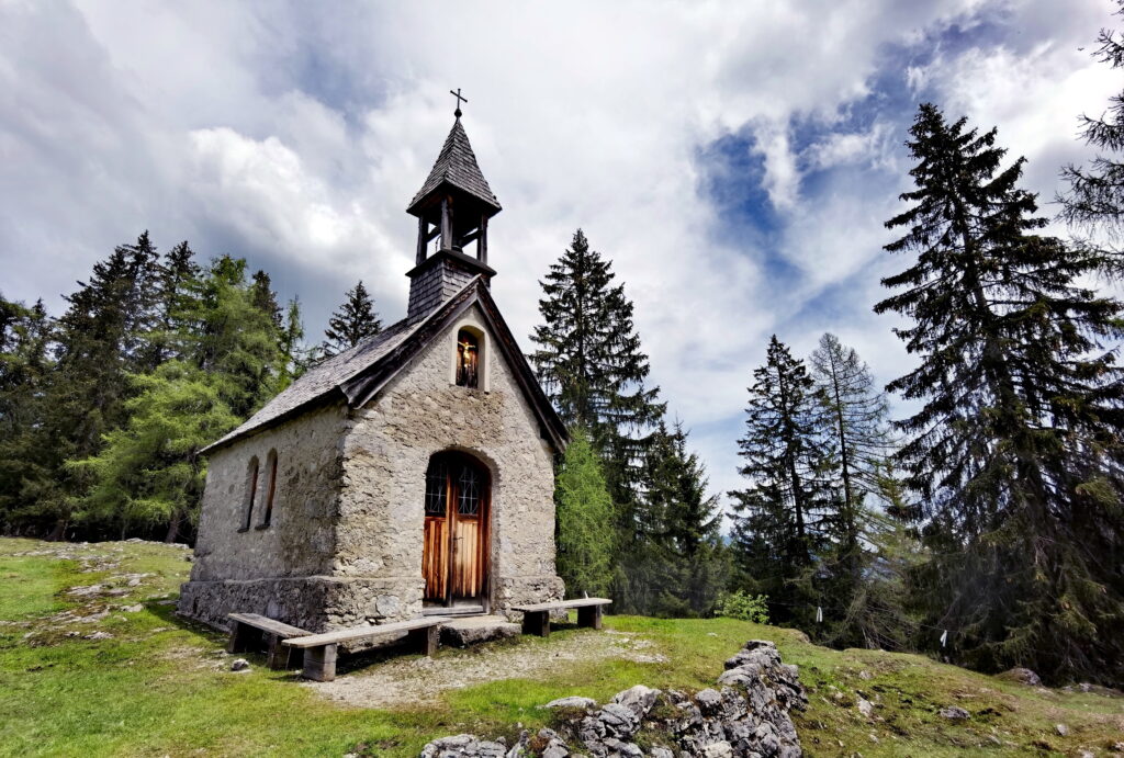 Eine der Sehenswürdigkeiten auf der Hemmersuppenalm - die St. Anna Kapelle