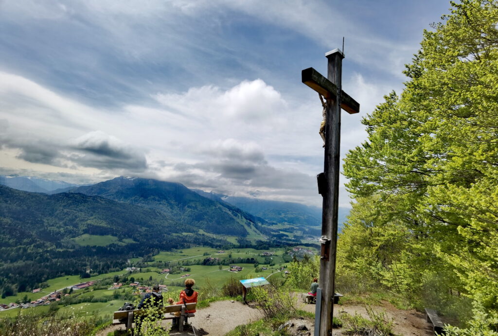 Wunderbar in Reit im Winkl wandern - zum Aussichtspunkt am Wetterkreuz