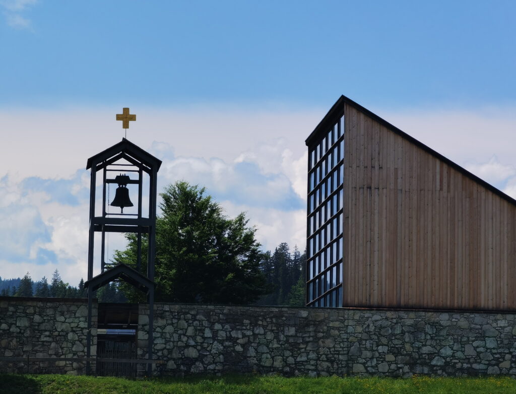 Die Kirche Mariä Himmelfahrt auf der Winklmoosalm